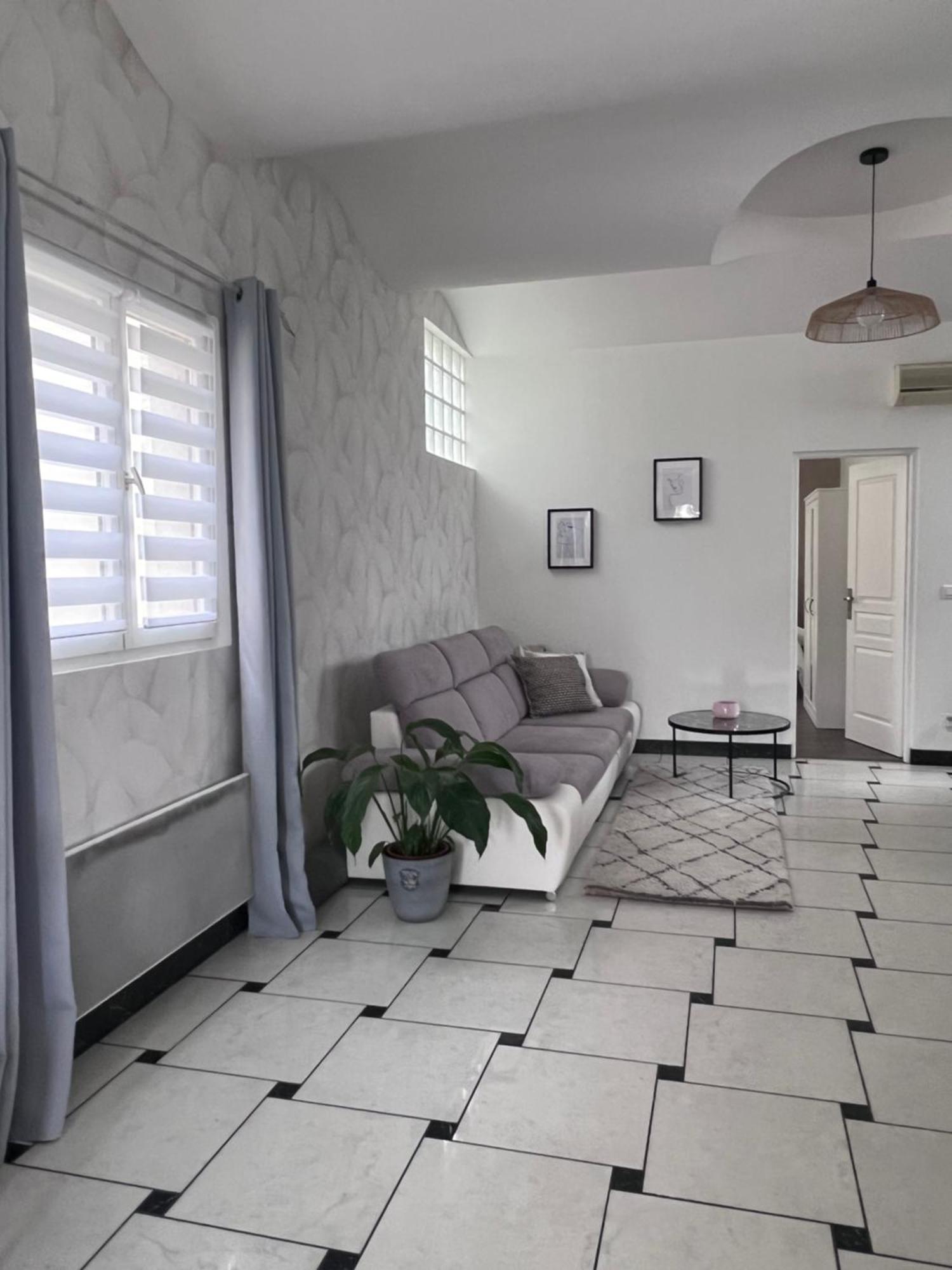 Stea Guesthouse Proche Paris 新城勒鲁瓦 外观 照片